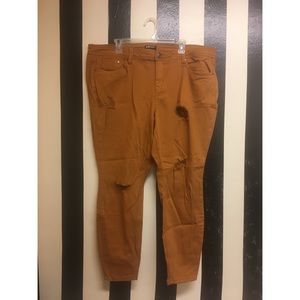 JustFab distresses pants